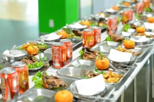 Lo ngại an toàn thực phẩm khi đặt suất ăn bán trú 