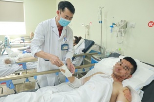 Một bệnh nhân của vụ tai nạn liên hoàn ở Xuân La bị thương rất nặng