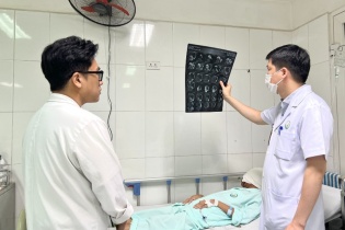 Can thiệp cho bệnh nhân có khối u khổng lồ vùng mặt 