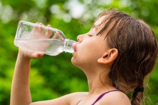 Khuyến cáo biện pháp phòng chống say nắng ở trẻ em