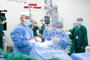 Tin mới về y tế ngày 30/5: Ứng dụng trí tuệ nhân tạo trong phẫu thuật u não, sốt xuất huyết và các bệnh lý thần kinh