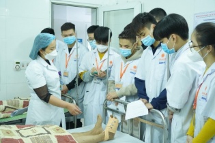 Đưa môn Văn vào tuyển sinh ngành Y: Nhiều ý kiến tranh luận