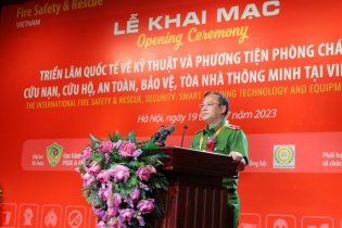 Người dân Hà Nội được chiêm ngưỡng các phương tiện chữa cháy, cứu nạn hiện đại
