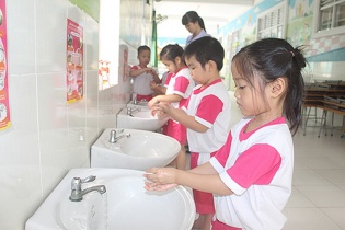 Tin mới về y tế ngày 6/8: Kiểm soát, phòng tránh dịch tay chân miệng khi học sinh tựu trường