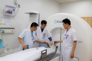 Tin mới về y tế ngày 1/9: Xuất viện sau một ngày xạ phẫu điều trị u não