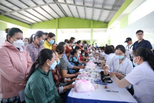 Khám bệnh, tư vấn sức khỏe, phát thuốc miễn phí cho 2.500 thanh niên công nhân