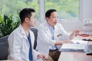 Tin mới về y tế ngày 27/9: Bệnh viện Vinmec Times City cứu bệnh nhân vỡ tim; Hà Nội nhiều nơi thờ ơ chống dịch