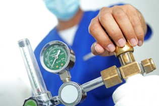 Tin mới về y tế ngày 8/10: Kiểm soát kinh doanh oxy y tế; Cảnh báo lạm dụng tiêm giảm đau 
