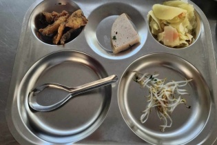 Phập phù bữa ăn học đường