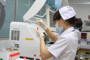 Vì sao thuốc, thiết bị y tế vẫn thiếu?