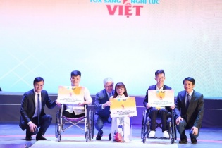 Thanh niên khuyết tật tỏa sáng nghị lực Việt