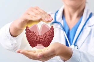 Tin mới y tế ngày 19/1: Cảnh giác với u tuyến giáp lành tính hóa ung thư