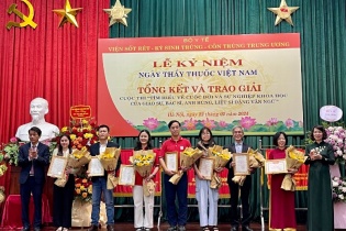 Lãnh đạo Bộ Y tế: Mỗi cán bộ y tế hãy luôn là tấm gương sáng về nỗ lực rèn luyện vươn lên