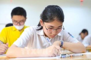 Yêu cầu Trường THPT chuyên Hà Nội Amsterdam dừng tuyển sinh hệ trung học cơ sở
