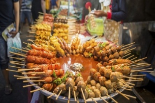 Nỗi lo ngộ độc thực phẩm do thức ăn đường phố