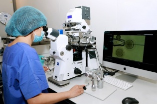 Tin mới về y tế ngày 22/4: Đồng hành cùng các cặp vợ chồng vô sinh, hiếm muộn