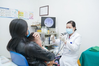 Nhiều nguy cơ khi tự chữa bệnh cho trẻ