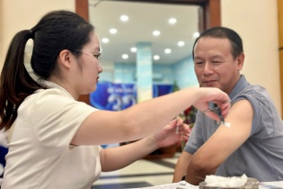 Thúc đẩy tiêm chủng để bảo vệ sức khỏe người dân