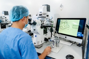 Mẹ mang gene bệnh nhược cơ Duchenne vẫn sinh con khỏe mạnh nhờ kỹ thuật hiện đại