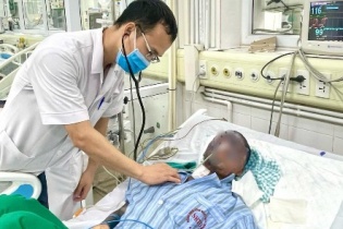 Men gan cao, suy đa cơ quan do biến chứng thủy đậu