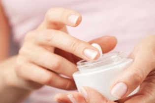 Đình chỉ lưu hành, thu hồi mỹ phẩm Gammaphil, Vaseline