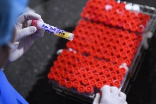 Bệnh nhân ung thư thiếu thuốc chữa bệnh