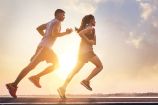 Tin mới y tế ngày 2/7: Cứu bệnh nhân chơi thể thao bị sốc tim