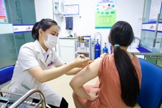 Tin mới y tế ngày 17/7: Tỷ lệ tiêm chủng nhiều vắc-xin còn thấp