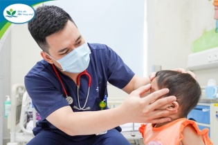 Trẻ sốc phản vệ do ong đốt, bác sỹ hướng dẫn cách sơ cứu