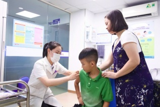 Ngăn dịch bệnh bùng phát dịp lễ và tựu trường