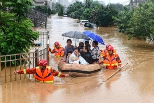 Bệnh truyền nhiễm nào dễ bùng phát mùa bão, lũ?