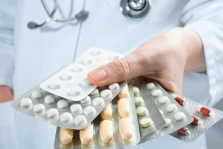 Tin mới y tế ngày 30/9: Không tích trữ, tăng giá thuốc sau mưa lũ