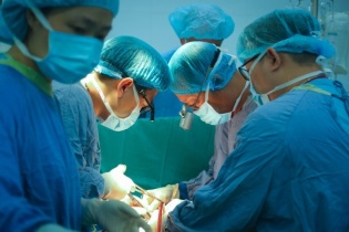 Lần đầu tiên thực hiện ghép đồng thời tim, gan thành công tại Việt Nam