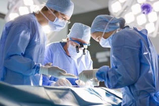 Đau cổ vai gáy, đi khám phát hiện ung thư di căn