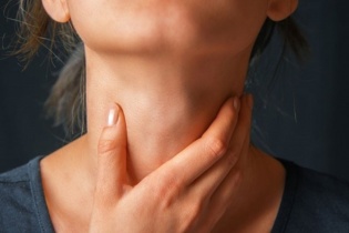 Phát hiện ung thư tuyến giáp qua khám sức khỏe định kỳ