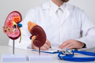 Trẻ bị suy tuyến thượng thận vì tự ý dùng "thuốc đông y tăng cân"