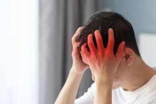 Tin mới y tế ngày 24/1: Nhiều người đau đầu do áp lực lo Tết