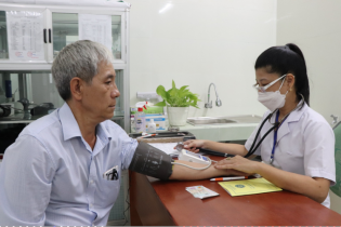 Nhiều giải pháp để giảm phân biệt giữa khám bệnh bảo hiểm y tế và khám dịch vụ