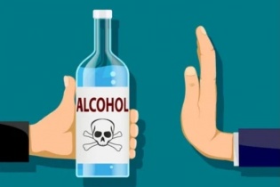 Tin mới y tế ngày 2/4: Bộ Y tế đề nghị 3 tỉnh, thành vào cuộc vụ 6 người ngộ độc rượu