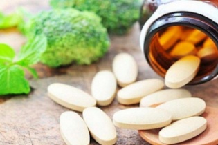 Bộ Y tế cảnh báo cẩn trọng với quảng cáo sai sự thật về thực phẩm bảo vệ sức khỏe