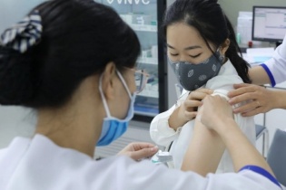 Người lớn tuổi và người bệnh nền: Cảnh giác với cúm khi giao mùa