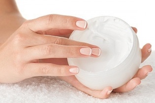 Mỹ phẩm liên quan đến công ty chồng Đoàn Di Băng bị đình chỉ lưu hành, thu hồi toàn quốc