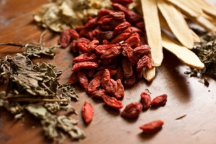 Tin mới y tế ngày 3/6: Chữa bệnh bằng niềm tin, trả giá bằng sức khỏe