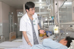 Suy thận cấp, tiêu cơ vân vì say nóng: Hồi chuông cảnh báo giữa mùa hè khắc nghiệt