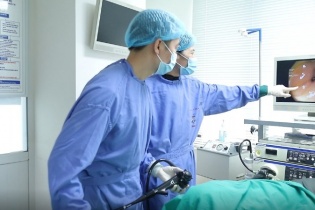 Tin mới y tế ngày 20/6: Dấu hiệu cảnh báo ung thư đại tràng