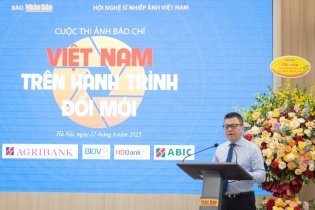 Khắc họa Việt Nam thời kỳ đổi mới qua ảnh báo chí