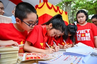 Tìm hiểu lịch sử với trải nghiệm đa giác quan tại Triển lãm “80 năm rạng rỡ non sông - Con đường Độc lập”