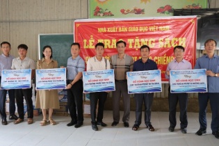 Kịp thời hỗ trợ sách giáo khoa cho học sinh vùng lũ tỉnh Điện Biên