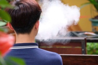 Tác hại khôn lường của thuốc lá điện tử đối với phụ nữ và trẻ em