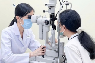 Tin mới y tế ngày 20/9: Nhiều phụ huynh đưa trẻ khám mắt ngay đầu năm học Tin mới y tế ngày 20/9: Nhiều phụ huynh đưa trẻ khám mắt ngay đầu năm học